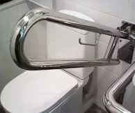 Откидные поручни